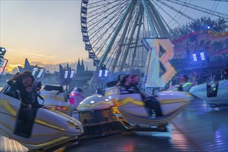 Deutz funfair on the Rhine, at Easter, funfair, break-dancer ride, Ferris wheel, Cologne Cathedral,