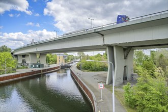 Rudolf-Wissell-Brücke, A100 motorway, Spree, lock, Charlottenburg, Berlin, Germany, Europe