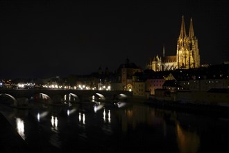 Regensburg, Bavaria, Stone Bridge and St Peter's Cathedral in the evening, March, Germany, Europe