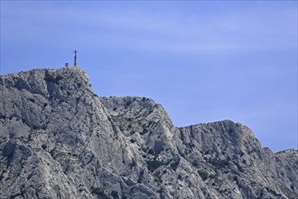 Croix de Provence summit 946m with summit cross, mountains, rock massif, rocks, Montagne