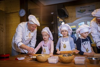 Christmas bakery and show bakery at the Striezelmarkt. In cooperation with the Dresden Stollen