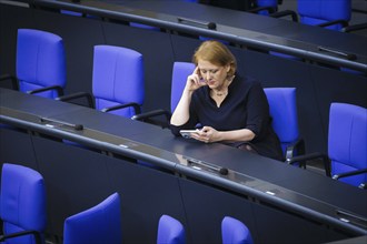 Federal Minister for Family Affairs Lisa Paus sits alone on the government bench in the plenary