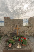 Moated castle, Lake Constance, church cemetery, St. George's Church, gravesite, Martin Walser,