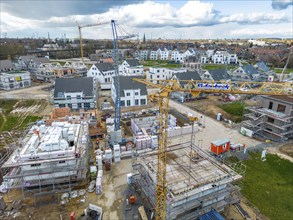 New-build neighbourhood, around 140 detached and semi-detached houses being built in the south of