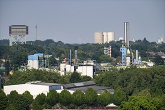 View from the Deusenberg slagheap to the east, hammerhead tower of the Minister Stein colliery, KG