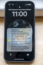 Warning day, 08.12.22 in Germany, first trial warning via cell broadcast, automatic alerting of the