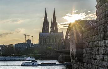 Panorama, Skyline of Cologne, with the cathedral and the railway bridge, Hohenzollern Bridge, on