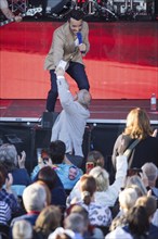 Giovanni Zarrella live with fans on An Italian Summer Night Tour in the Berlin Gardens of the World