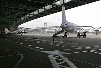 Aircraft at Tempelhof Airport, 1 day in front of the closure of flight operations, Berlin, 29