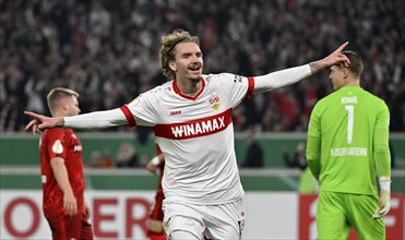 Goal celebration Nick Woltemade VfB Stuttgart (11) Disappointment for Jean Zimmer 1. FC