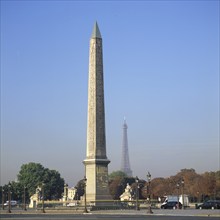 Ägyptischer Obelisk aus Luxor, mit Hieroglyphen aus der Zeit Ramses II, auf dem Place de la