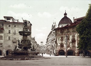 Piazza Grande Fontana di Nettuno, Cathedral Square with Neptune Fountain, Trento, Trentino, South