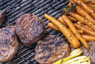 Whether vegetarian or with meat: barbecues are on trend. Vegetables such as carrots, tomatoes and