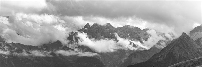 Panorama from the Fellhorn, 2038m, to the cloudy Allgäu main ridge, Allgäu, Allgäu Alps, Bavaria,