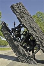 Miners' Monument (Steep Storage) by Max Kratz, bronze casting from 1989, Essen, North