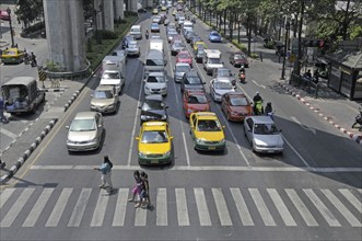 Motorbikes, mopeds and cars in traffic chaos, Ratchadamri Road, road traffic in Bangkok, Thailand,