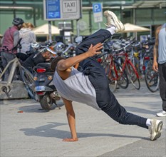 Street acrobatics street style show