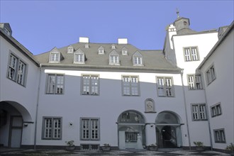 Inner courtyard of the Waldeerdorffer Hof built in 1665, baroque, Old Town, Limburg, Hesse,