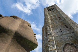 Sculpture Blik Van Licht and Our-Lady of the Assumption church, Onze Lieve Vrouw-Hemelvaartkerk in