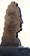 Leibniz monument as a silhouette by Stefan Schwerdtfeger with the inscription Unity in diversity,