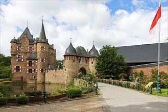 Satzvey Castle, medieval moated castle, Mechernich, Satzvey, Euskirchen district, castle in the