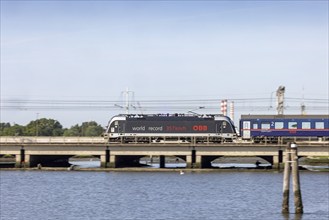 EuroCity, night train, ÖBB NightJet on the Ponte della Libertà. World record locomotive, world