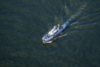 Rhine near Düsseldorf, water police boat, WSP 8, North Rhine-Westphalia, Germany, Europe