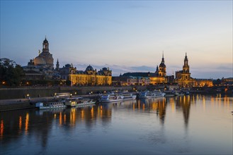 Panorama over the Elbe, from left to right: Academy of Fine Arts, Bruehl's Terrace, Sekundogenitur,