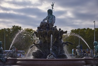 Neptune Fountain backlit, Spandauer Straße, Berlin, capital city, independent city, federal state