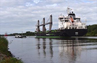 Cargo ship VIIKI encounters ships in the Kiel Canal, Kiel Canal, NOK, Schleswig-Holstein, Germany,