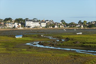 A town by the sea at low tide, with boats and green areas in the foreground, Trégastel, Tregastel,