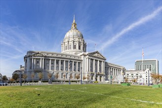 A picture of the San Francisco City Hall and the grass of the Civic Center Plaza