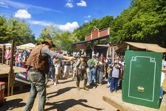 The Karl May Festival has been held every year since 1991 on a weekend in May in the Lössnitzgrund