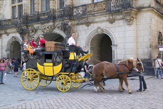 City tour by coach in Dresden's historic city centre