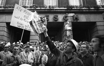 With a siege and temporary occupation of the Hoesch AG headquarters on 11.9.1969, spontaneous