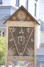 Bee hotel with city coat of arms and inscription Limburg an der Lahn, Old Town, Limburg, Hesse,