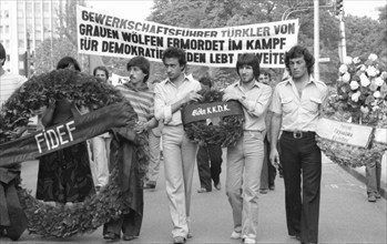 Silent march of Turks, occasion was the murder of trade union leader Kemal Tuerkler in Istanbul. 24