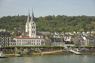 View of townscape with UNESCO St. Severus Church in Boppard, Rhine, Rhine bank,