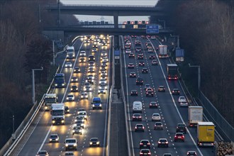 Motorway A3 between Düsseldorf and Leverkusen, near Erkrath, freeing of the hard shoulder during