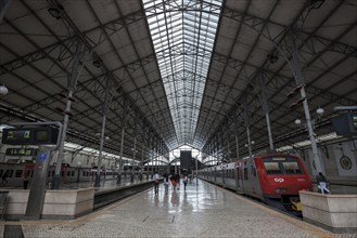 Platform, Rossio railway station, Estacao do Rossio, Lisbon, Lisbon, Portugal, Europe