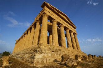 Evening light, super wide angle shot, complete temple, front and side, Concordia temple, valley of