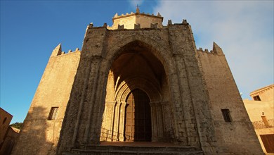 Evening light, Norman Cathedral, Chiesa Madre di Santa Maria Assunta, super wide angle, portal,