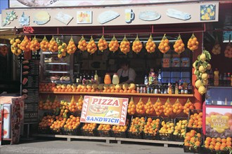 Stall selling oranges at the gates of Pompeii, Campania, Italy, Europe