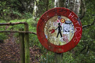 Rotten prohibition sign on the PR11 Vereda dos Balcões hiking trail to the Miradouro Balcoes