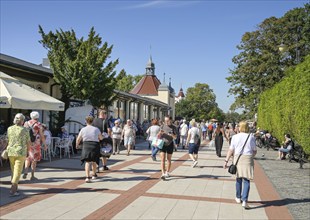 Holidaymaker, beach promenade, Swinoujscie, West Pomeranian Voivodeship, Poland, Europe