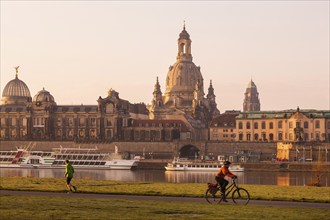 Spring on the Königsufer in Dresden