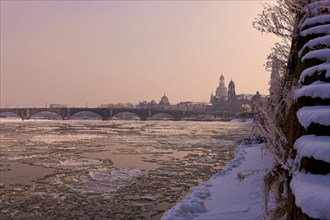 Ice drift on the Elbe in Dresden