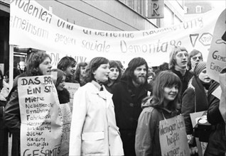 Students, mostly from universities in North Rhine-Westphalia, demonstrated through Bonn city centre