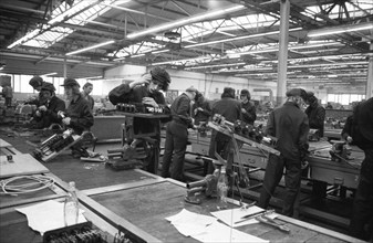 In the training workshop of Hoesch AG in Dortmund, here on 6.8.1974, apprentices are trained in