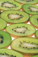 Sliced gooseberry ( Actinidia chinensis, Actinidia) , kiwi fruit